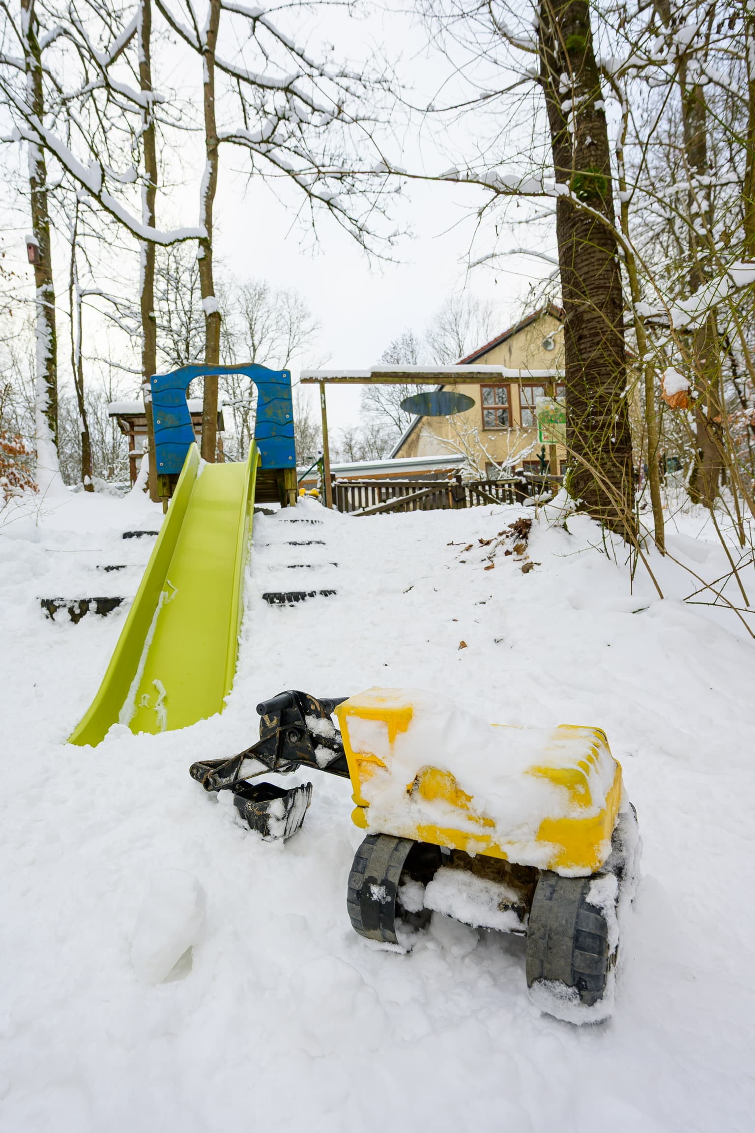 Spielplatz im Schnee – Winter bei den Wühlmäusen